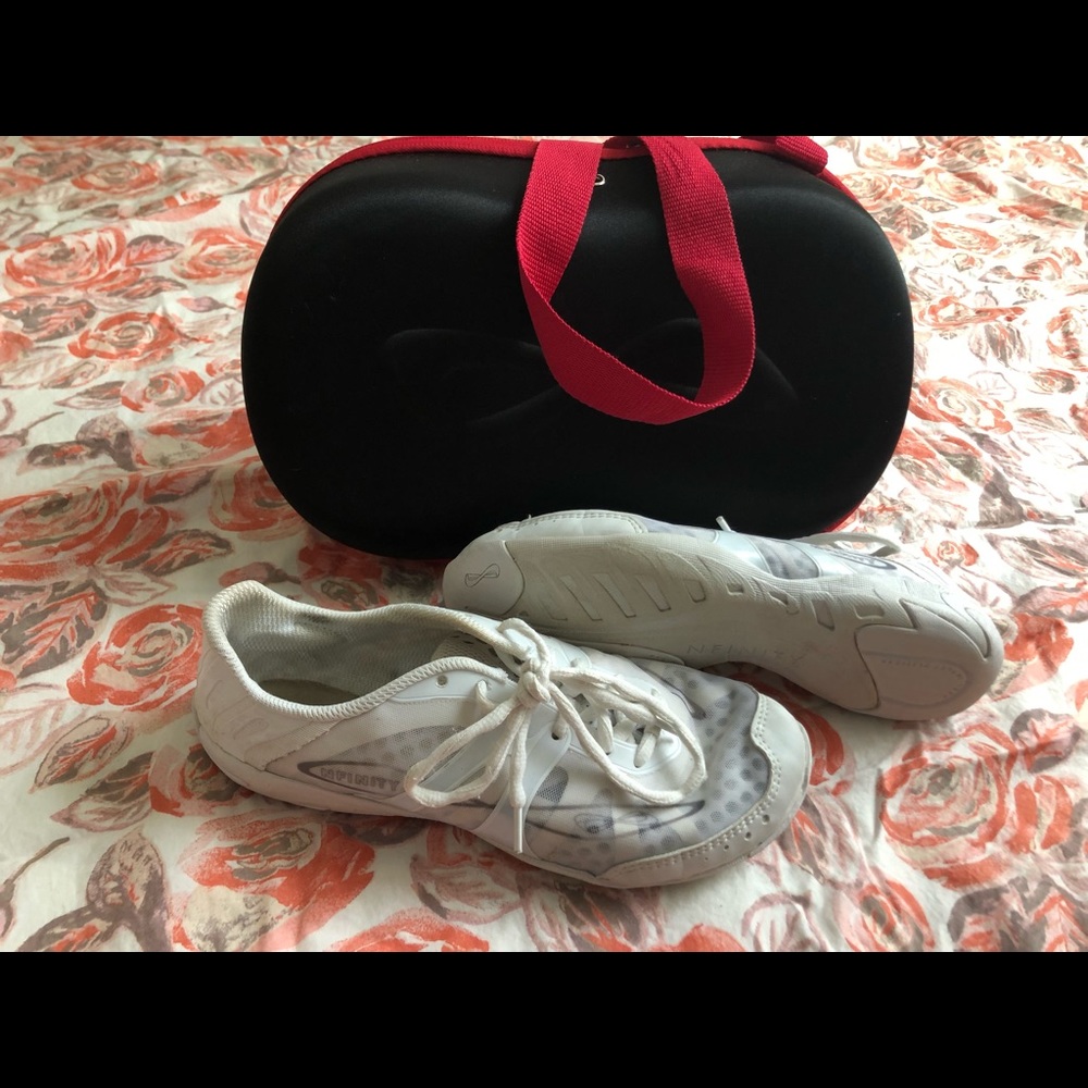 Nfinity Vengance Cheer sneaker